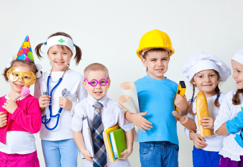 Jeux d’imitation : dinette, mallette de docteur et leurs bienfaits pour les enfants